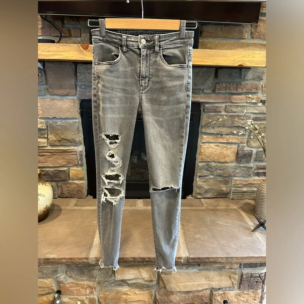 Women’s Grey Distressed American Eagle Jeans - Picture 1 of 4